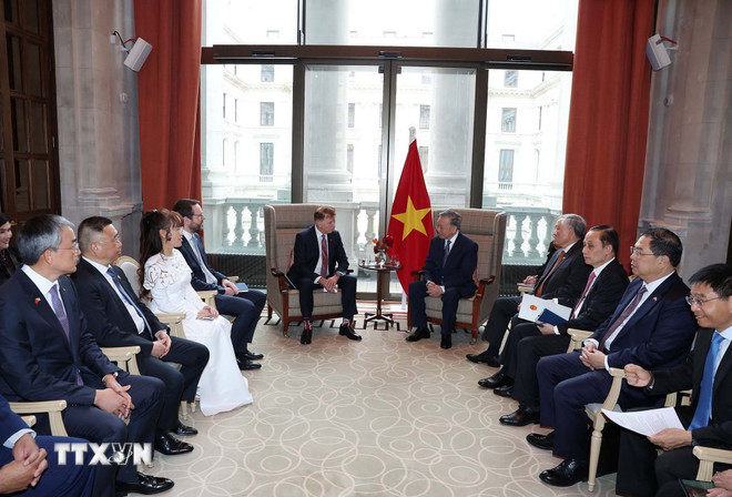 Le secrétaire général To Lam a reçu Chris Drewer, vice-président senior du groupe Airbus Asie-Pacifique. (Photo : Thong Nhat/VNA) ttxvn-tong-bi-thu-to-lam-tiep-pho-chu-tich-cap-cao-tap-doan-airbus-khu-vuc-chau-a-thai-binh-duong-chris-drewer-8372978-2.jpg