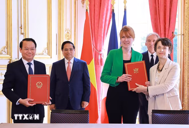 ttxvn-thu-tuong-pham-minh-chinh-hoi-dam-voi-thu-tuong-phap-francois-bayrou-8084116-13.jpg