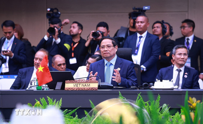 Prim-ministrul Pham Minh Chinh participă și susține un discurs la cel de-al 28-lea summit ASEAN-Japonia. (Foto: Duong Giang/VNA) ttxvn-thu-tuong-pham-minh-chinh-tham-du-hoi-nghi-cap-cao-asean-nhat-ban-lan-thu-28-8364923-2.jpg