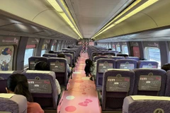 Bên trong một toa tàu Shinkansen. (Ảnh: Phạm Tuân/TTXVN) 