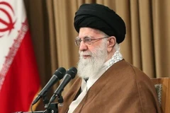 Lãnh tụ tinh thần tối cao Iran, Đại giáo chủ Ali Khamenei khẳng định lập trường cứng rắn trong đàm phán hạt nhân. (Ảnh: IRNA/TTXVN)