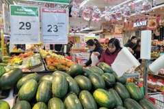 Hàng hóa tại các siêu thị rất dồi dào, giá cả ổn định. (Ảnh: Phương Anh/TTXVN)