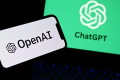 Biểu tượng của Công ty trí tuệ nhân tạo OpenAI trên màn hình điện thoại và máy tính ở Manta, Italy. (Nguồn: AFP/TTXVN)