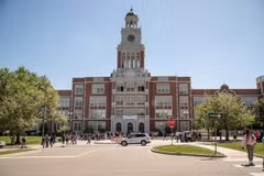 Một trường trung học ở thành phố Denver, Mỹ. (Nguồn: Facebook)