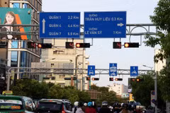 Đèn tín hiệu giao thông ở giao lộ Nguyễn Văn Trỗi-Trần Huy Liệu, quận Phú Nhuận, Thành phố Hồ Chí Minh. (Ảnh: Hồng Đạt/TTXVN)