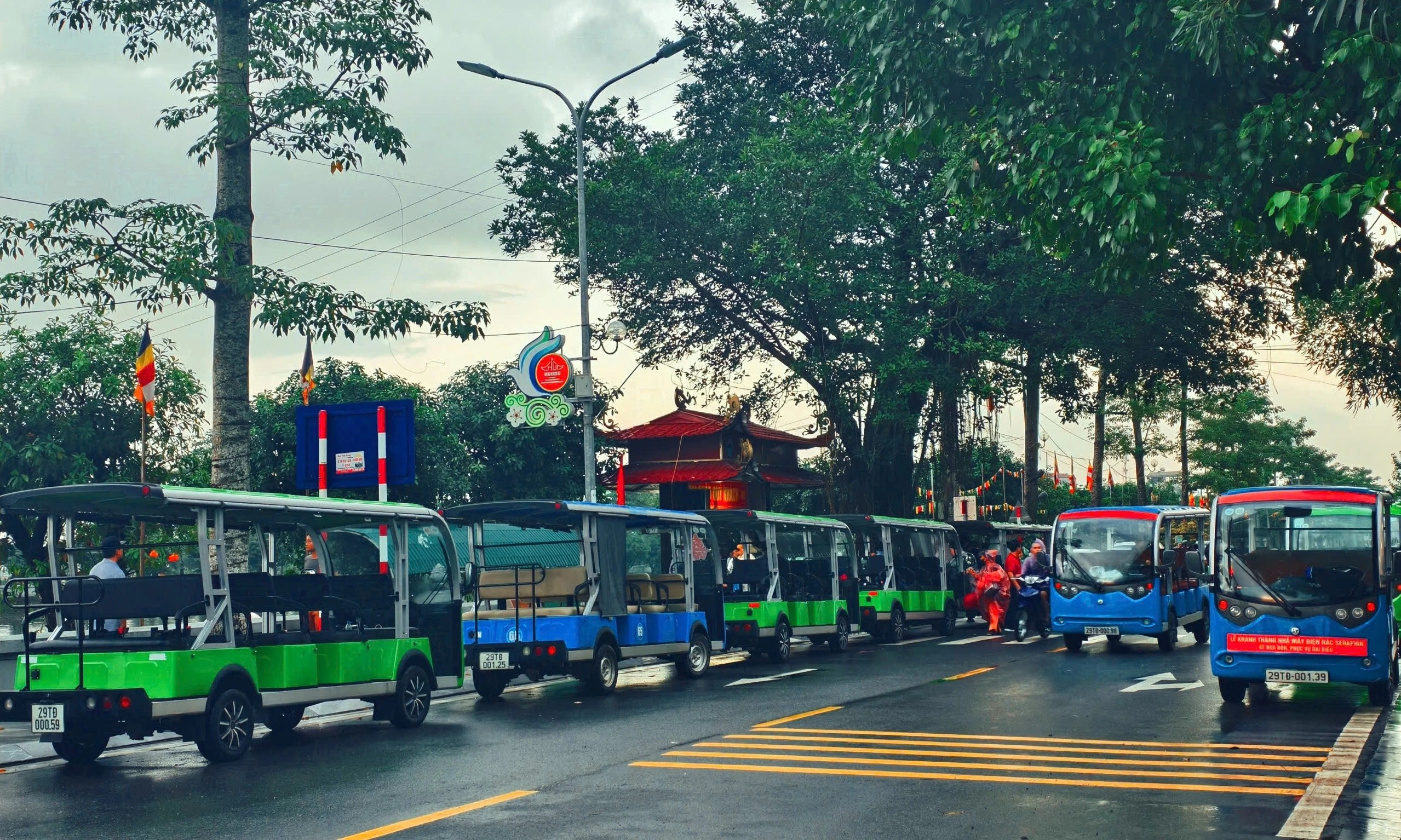 Siết chặt hoạt động vận chuyển khách trong mùa lễ hội du lịch chùa Hương