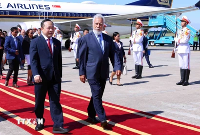Thủ tướng Timor Leste Kay Rala Xanana Gusmão đến sân bay quốc tế Nội Bài (Hà Nội), bắt đầu thăm chính thức Việt Nam và tham dự Diễn đàn Tương lai ASEAN lần thứ ba. (Ảnh: Phạm Kiên/TTXVN)
