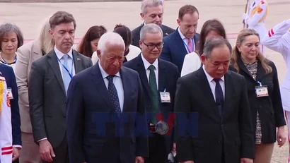 Chủ tịch Hội đồng châu Âu vào Lăng viếng Chủ tịch Hồ Chí Minh