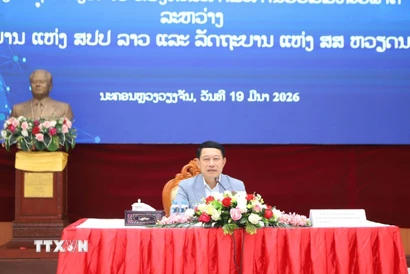 Ủy viên Bộ Chính trị, Phó Thủ tướng Chính phủ, Chủ tịch Ủy ban Hợp tác Lào-Việt Nam Saleumxay Kommasith phát biểu tại Hội nghị. (Ảnh: Xuân Tú/TTXVN)