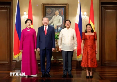 Tổng Bí thư, Chủ tịch nước Tô Lâm và Phu nhân cùng Tổng thống Philippines Ferdinand Romualdez Marcos Jr. và Phu nhân chụp ảnh chung. (Ảnh: Thống Nhất/TTXVN)