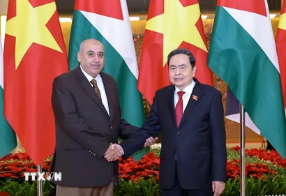 Chủ tịch Quốc hội Trần Thanh Mẫn và Chủ tịch Hạ viện Vương quốc Hashemite Jordan Mazen Turki El Qadi. (Ảnh: Doãn Tấn/TTXVN)