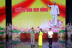 Chương trình giao lưu “Những đóa sen hồng”. (Ảnh: Quang Cường/TTXVN)