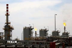 Nhà máy lọc dầu Zubair ở miền Nam Iraq. (Ảnh: AFP/TTXVN)