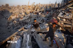 Những ngôi nhà bị phá hủy do xung đột tại Jabalia, Dải Gaza. (Ảnh: THX/TTXVN)