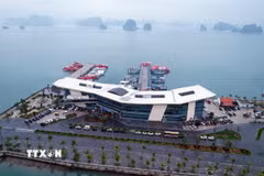 Cảng tàu khách Ao Tiên, phục vụ các hành trình tham quan du lịch trên vịnh Bái Tử Long. (Ảnh: Thanh Vân/TTXVN)
