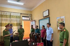 Công an ra lệnh bắt người khẩn cấp đối với Chủ tịch Ủy ban Nhân dân xã Thạch Khoán. (Nguồn: Báo Xây dựng)