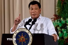 Ông Rodrigo Duterte, lúc đang là Tổng thống Philippines, phát biểu tại một sự kiện ở Manila ngày 19/12/2016. (Ảnh: Reuters/TTXVN)