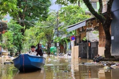 Nước sông Hương đang lên, nguy cơ ngập lụt trở lại ở thành phố Huế