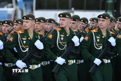 Quân nhân tham gia lễ duyệt binh kỷ niệm 80 năm Ngày Chiến thắng phátxít tại Moskva (Nga), ngày 9/5/2025. (Ảnh: THX/TTXVN)