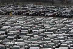 Ô tô nhập khẩu tại cảng Long Beach, California (Mỹ). (Ảnh: Getty Images/TTXVN)