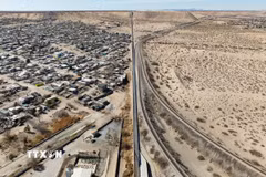 Một phần bức tường biên giới Mỹ-Mexico. (Ảnh minh họa: THX/TTXVN)