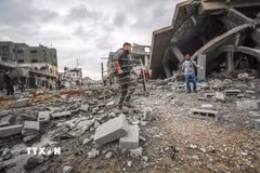Các tòa nhà bị phá hủy sau cuộc không kích của Israel tại trại tị nạn Jabalia, Dải Gaza, ngày 12/4/2025. (Ảnh: THX/TTXVN)
