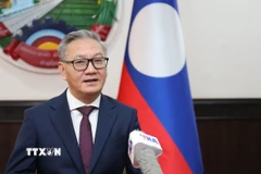 Bộ trưởng Ngoại giao Lào Thongsavanh Phomvihane chia sẻ về vai trò của báo chí cách mạng Việt Nam. (Ảnh: Xuân Tú/TTXVN)