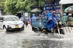 Đoạn đường từ ngã Năm Phủ Hà lên phường Phước Mỹ, thành phố Phan Rang-Tháp Chàm liên tục ngập khi mưa. (Ảnh: Công Thử/TTXVN)