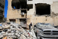 Tòa nhà ở Tyre (Liban) bị phá hủy sau cuộc không kích của Israel, ngày 23/3/2025. (Ảnh: THX/TTXVN)