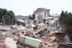 Toà nhà bị phá hủy trong trận động đất tại Sagaing (Myanmar), ngày 1/4/2025. (Ảnh: THX/TTXVN)