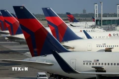 Máy bay của hãng Delta Air Lines tại sân bay quốc tế John F. Kennedy ở New York (Mỹ) hồi tháng Bảy năm ngoái. (Ảnh: Reuters/TTXVN)