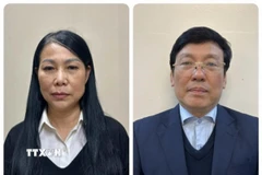 Các bị can Hoàng Thị Thuý Lan (trái) - Bí thư Tỉnh ủy, Trưởng đoàn đại biểu Quốc hội, Chủ tịch Hội đồng nhân dân tỉnh Vĩnh Phúc và Lê Duy Thành - Phó Bí thư Tỉnh ủy, Chủ tịch Ủy ban Nhân dân, đại biểu Hội đồng nhân dân tỉnh Vĩnh Phúc. (Ảnh: Bộ Công an/TTXVN phát)