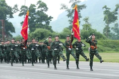 Sáng 25/6/2025, tại Trung tâm Huấn luyện Quốc gia 4 Miếu Môn (Hà Nội) diễn ra buổi hợp luyện chuẩn bị cho Lễ diễu binh, diễu hành Kỷ niệm 80 năm Cách mạng tháng Tám (19/8/1945 - 19/8/2025) và Quốc khánh (2/9/1945 - 2/9/2025). Ảnh: Trọng Đức - TTXVN