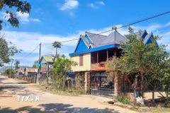 Một ngôi làng ở xã Chư A Thai, huyện Phú Thiện (tỉnh Gia Lai). (Ảnh: Quang Thái/TTXVN)