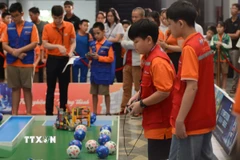 Học sinh tham gia giải đấu Robot FPT Schools mở rộng hồi tháng 12 năm ngoái. (Ảnh: Văn Dũng/TTXVN)