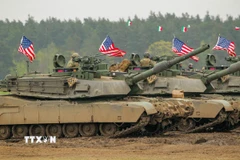 Xe quân sự Mỹ tham gia cuộc tập trận của NATO tại Orzysz (Ba Lan) ngày 22/4/2024. (Ảnh: PAP/TTXVN)
