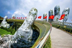 Cầu Vàng - điểm đến du lịch hấp dẫn với người dân và du khách khi đến tham quan thành phố biển Đà Nẵng. (Ảnh: Trần Lê Lâm/TTXVN)