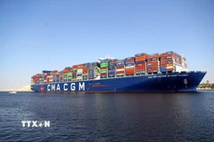 Một con tàu di chuyển qua Kênh đào Suez tại Ismailia (Ai Cập). (Ảnh minh họa: THX/TTXVN)