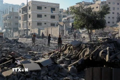 Toà nhà bị phá hủy trong xung đột tại phía Tây thành phố Gaza. (Ảnh: THX/TTXVN)