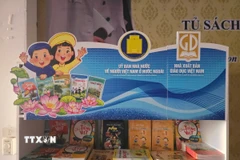 Một góc tủ sách tại Trường tiếng Việt tiểu học Khánh An, Thái Lan. (Ảnh: Huy Tiến/TTXVN)