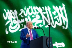 Phát biểu tại diễn đàn đầu tư Mỹ-Saudi Arabia ở Riyadh (Saudi Arabia), Tổng thống Mỹ Donald Trump tuyên bố sẽ dỡ bỏ toàn bộ các lệnh trừng phạt nhằm vào Syria, nhấn mạnh hiện tại “là lúc để Syria tiến về phía trước.” (Ảnh: THX/TTXVN)