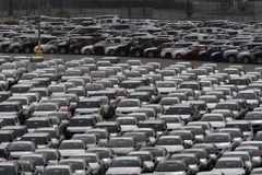 Ô tô nhập khẩu tại cảng Long Beach, California (Mỹ). (Ảnh: Getty Images/TTXVN)