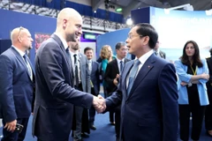 Phó Thủ tướng Chính phủ, Bộ trưởng Ngoại giao Bùi Thanh Sơn hội kiến Bộ trưởng châu Âu và Ngoại giao Pháp Jean Noel Barrot. (Ảnh: Dương Giang/TTXVN)