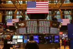 Giao dịch viên tại Sàn chứng khoán New York (Mỹ). (Ảnh: THX/TTXVN)