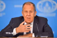 Ngoại trưởng Nga Sergei Lavrov phát biểu trong cuộc họp báo ở Moskva. (Ảnh: THX/TTXVN)