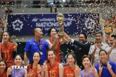 Đội tuyển bóng chuyền nữ Việt Nam thi đấu xuất và sắc giành Cúp vô địch. (Ảnh: Minh Quyết/TTXVN)