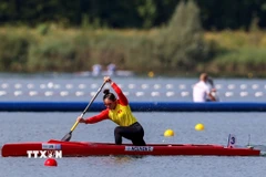 Tay chèo Nguyễn Thị Hương thi đấu tại Olympic Paris 2024, hồi tháng Tám năm ngoái. (Ảnh: Hoàng Linh/TTXVN)