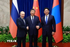 (Từ trái sang) Tổng thống Nga Vladimir Putin, Chủ tịch Trung Quốc Tập Cận Bình và Tổng thống Mông Cổ Ukhnaa Khurelsukh tại cuộc gặp ở Bắc Kinh ngày 2/9/2025. (Ảnh: THX/TTXVN)