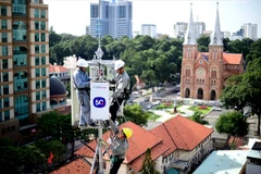 MobiFone bổ sung hơn 1.000 trạm 5G cùng 300 điểm phát sóng lưu động chỉ riêng tại Thành phố Hồ Chí Minh, và ứng dụng AI/ML vào tối ưu vận hành mạng lưới, tự động hóa giám sát và đảm bảo an toàn dữ liệu.