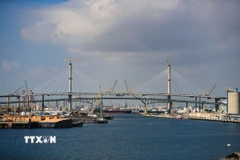 Quang cảnh cảng hàng hóa Long Beach ở California (Mỹ). (Ảnh: THX/TTXVN)
